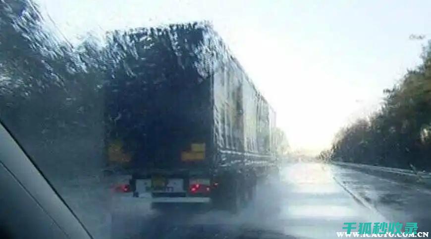 雨天驾驶技巧和注意事项