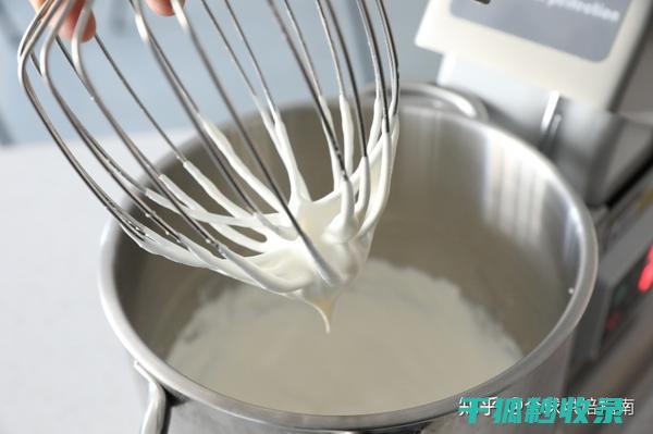 奶油打发稳定技巧，让你的甜点更加精致 (奶油打发稳定小秘方)